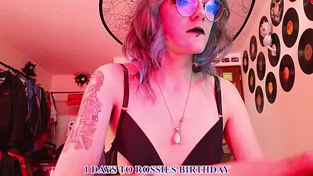 Rossiee_huntt live cam on StripChat