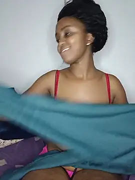 Prettyval77 live cam preview