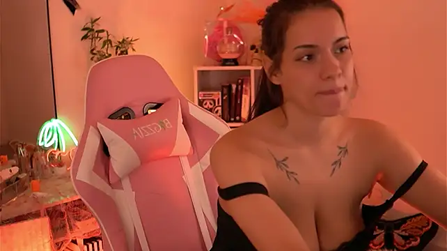 IsabellaSinn live cam on StripChat