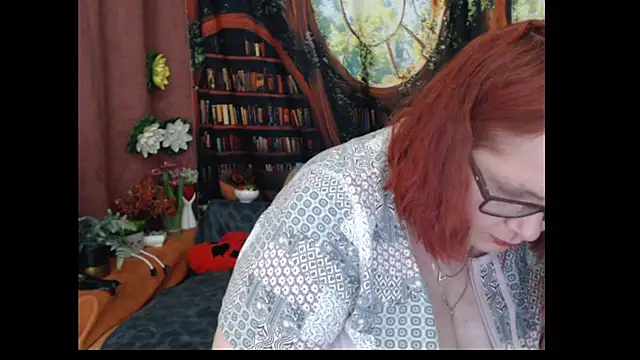 PlayfullMature live cam on StripChat