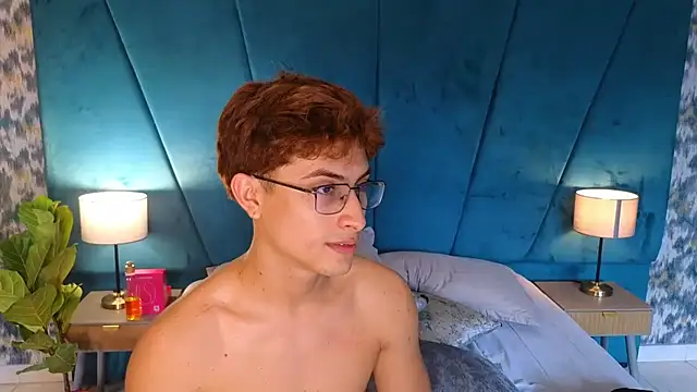 Aaron_Eze live cam on StripChat
