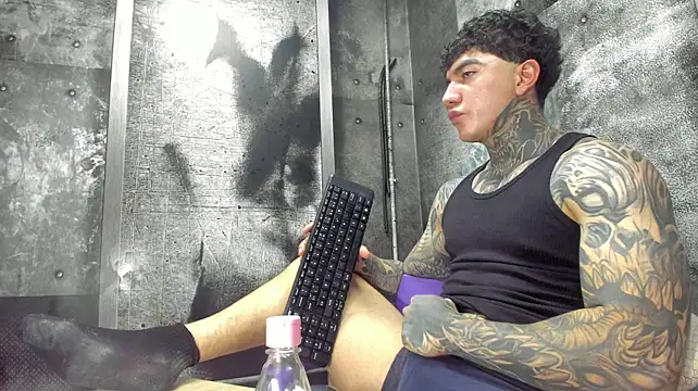 Gury_tattoo live cam on StripChat