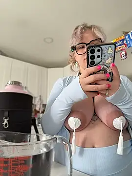 Cutiepiespanks live cam on StripChat