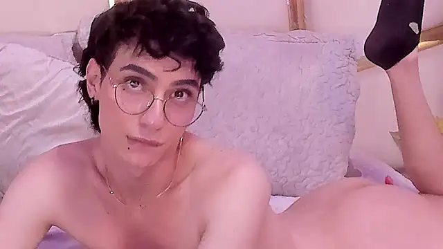 KylieMonnett live cam on StripChat