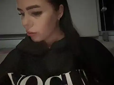 Avyraeh live cam on StripChat