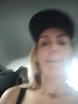 monita_med (F milf) - Show de Boobies in Uber