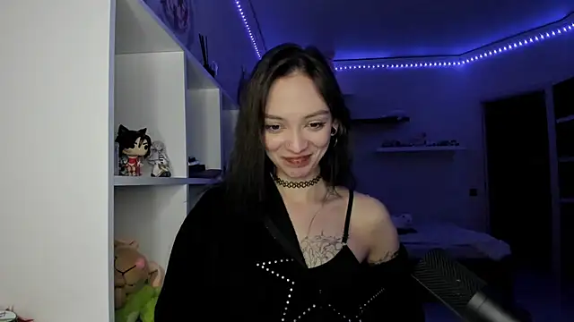 purryuna (F young) - show  manicure