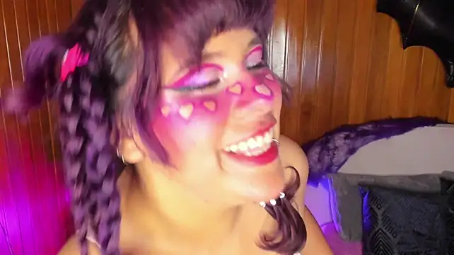 Lucy_art live cam on StripChat