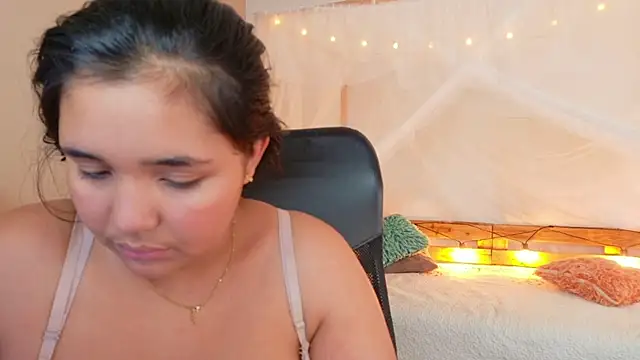 Miadancing live cam on StripChat
