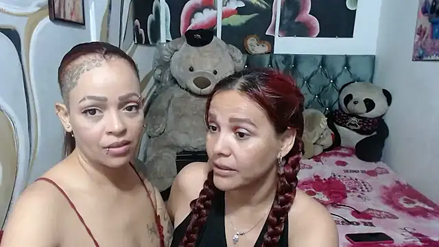 manzanahot9 live cam on StripChat