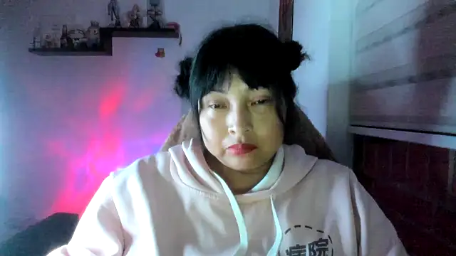 Shaddycute_ live cam on StripChat