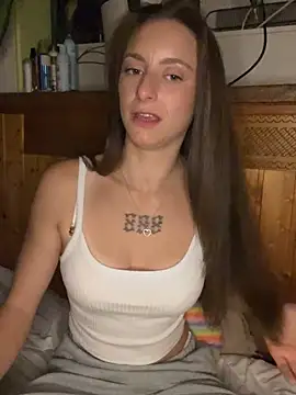 TeenLeonie18 live cam on StripChat