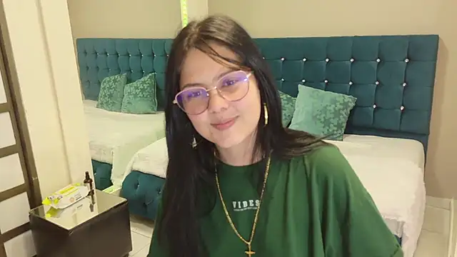 lessly_day (F young) - Fuck pussy with dildo