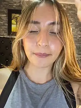 _luisaa_sweet live cam on StripChat