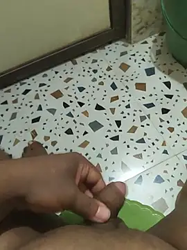 mumbaiboy-22 (M young) - Oiled massage on dick