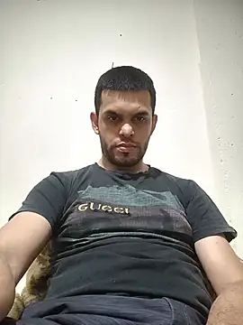 James21990 live cam on StripChat