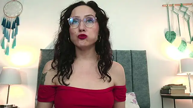 IberianMoonMK live cam on StripChat