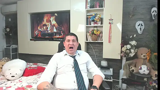 SpartacusDaddy48 live cam on StripChat