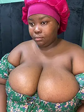 Chocolate_Chubby live cam on StripChat