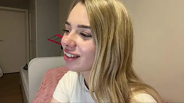 MeaganRisewick live cam on StripChat