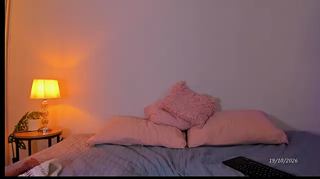 KiaraDoll_ live cam on StripChat