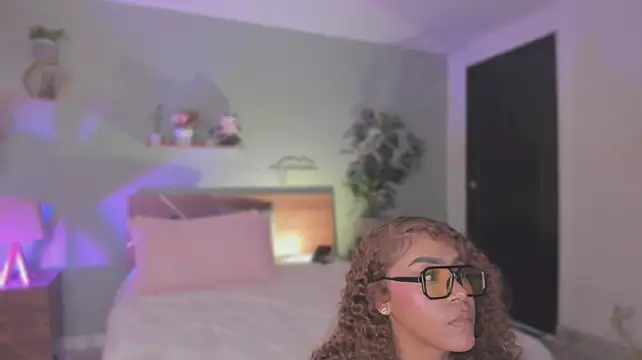 YariRose live cam on StripChat