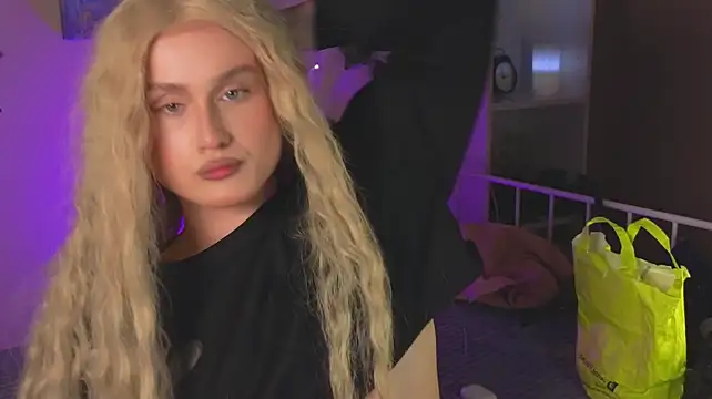 horny__doll live cam on StripChat