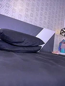 Vivian_Ellery live cam on StripChat