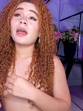 _LittleLia live cam on StripChat