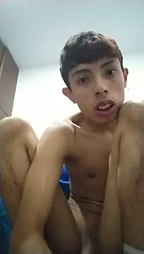 liamkozy (M twink) - A finger in my ass