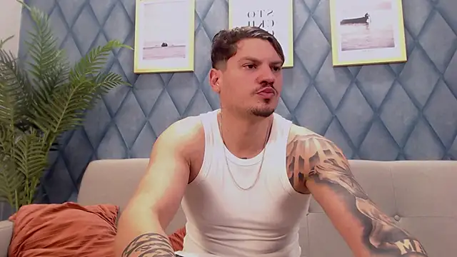 marioalessio live cam on StripChat