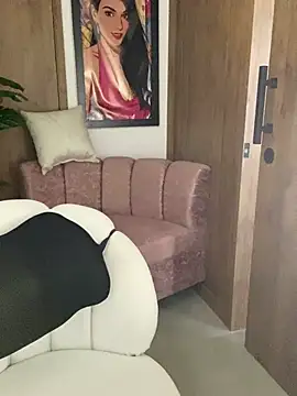 Miaswwe live cam on StripChat