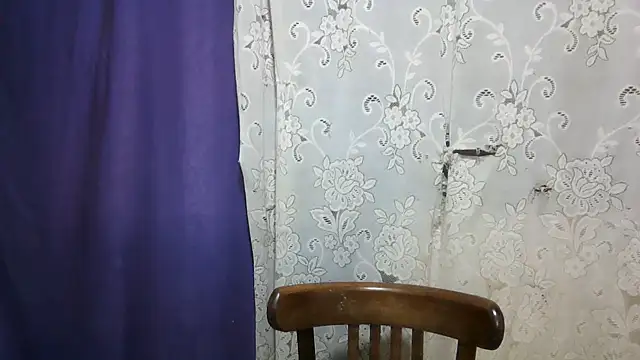 ExquisiteMature live cam on StripChat