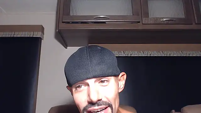 ThickD2C live cam on StripChat