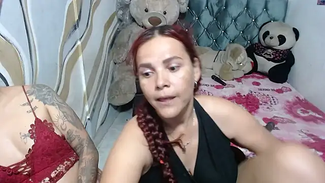 manzanahot9 live cam on StripChat