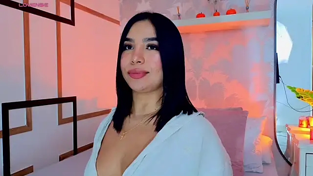 CharlotteGraay live cam on StripChat