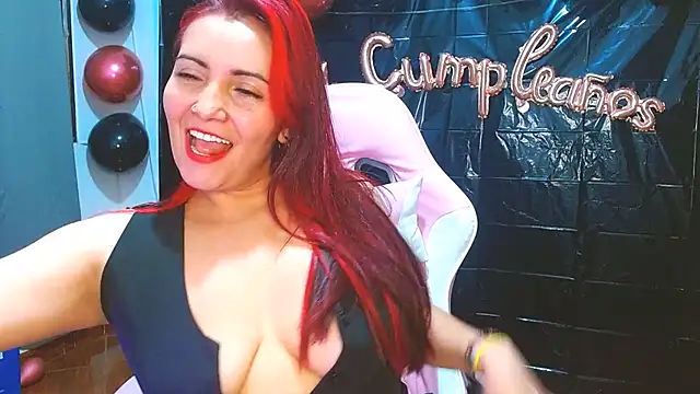 ivy_moons live cam on StripChat