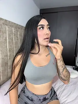 EmiilyEvans_ live cam on StripChat