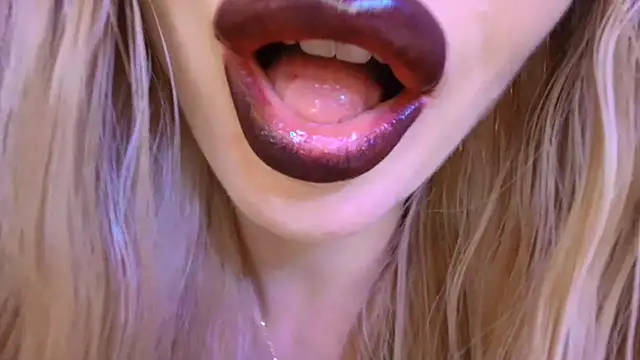 Velvet_kissx live cam on StripChat