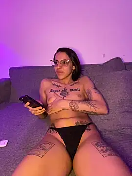 Poison_Ivy_29 live cam on StripChat