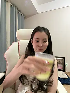 gigi_UwU_ live cam on StripChat