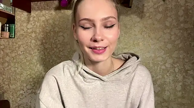 LynnMontiel live cam on StripChat