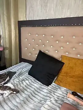 Luna_Noirr live cam on StripChat