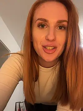 Live webcam show with ChiaraVelvet - Interactive Lovense toys available