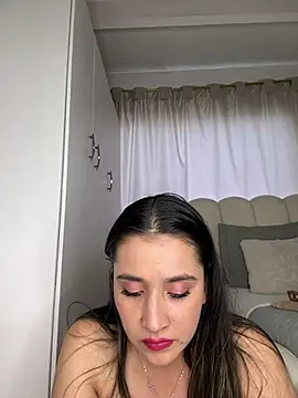 ChloeSaint_ live cam on StripChat
