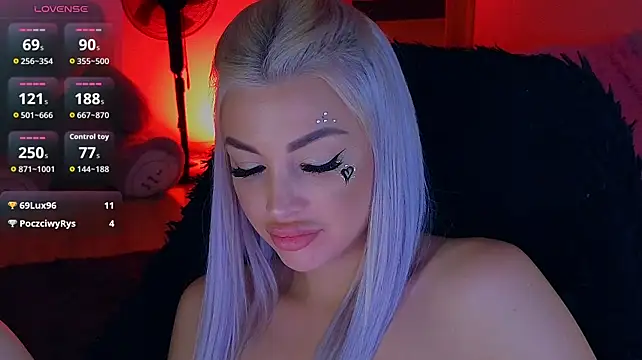 MilanaOmg live cam on StripChat