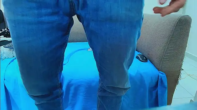 thomas_gun live cam on StripChat