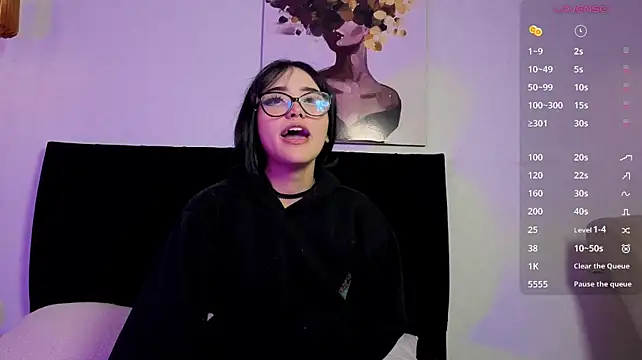 ela_petit live cam on StripChat