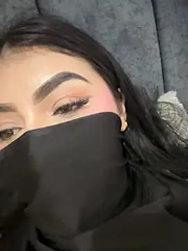 zharaaa18 live cam on StripChat