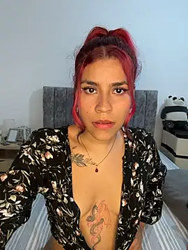 CloeCollins01 live cam on StripChat